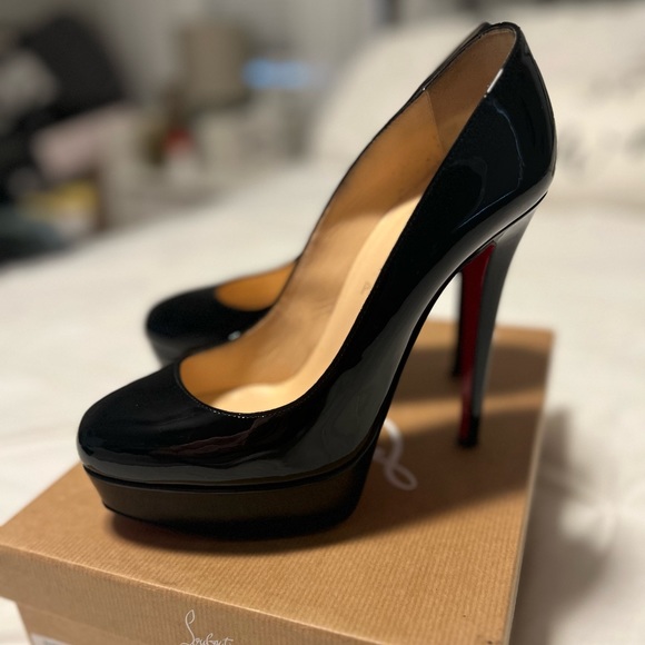 CHRISTIAN LOUBOUTIN
Bianca Patent Leather Pumps
Size: 7.5 | IT 37.5 - Picture 3 of 9